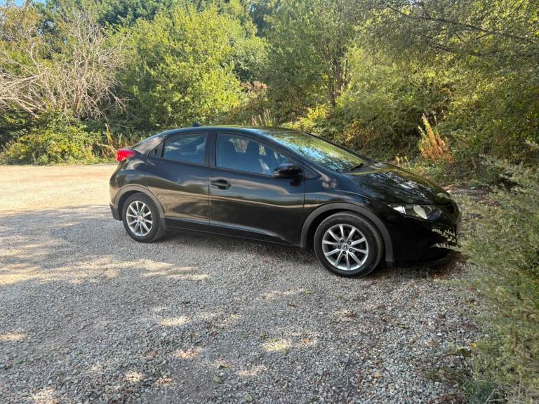 2012 Honda Civic 1.4 / Full year's MOT/ 6- speed manual/ CD player with AUX input/ service history