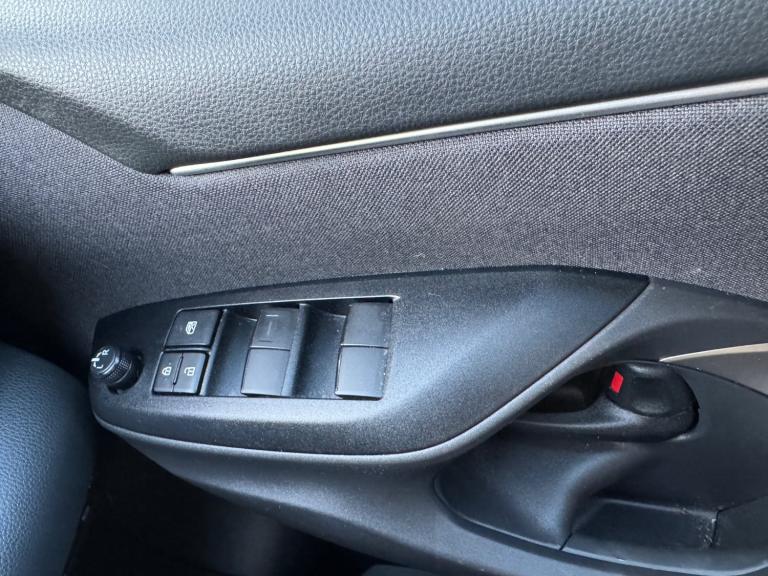 2022 Mazda 2 HYBRID  1.5h Agile CVT Euro 6 (s/s) 5dr Toyota Yaris Hybrid Auto