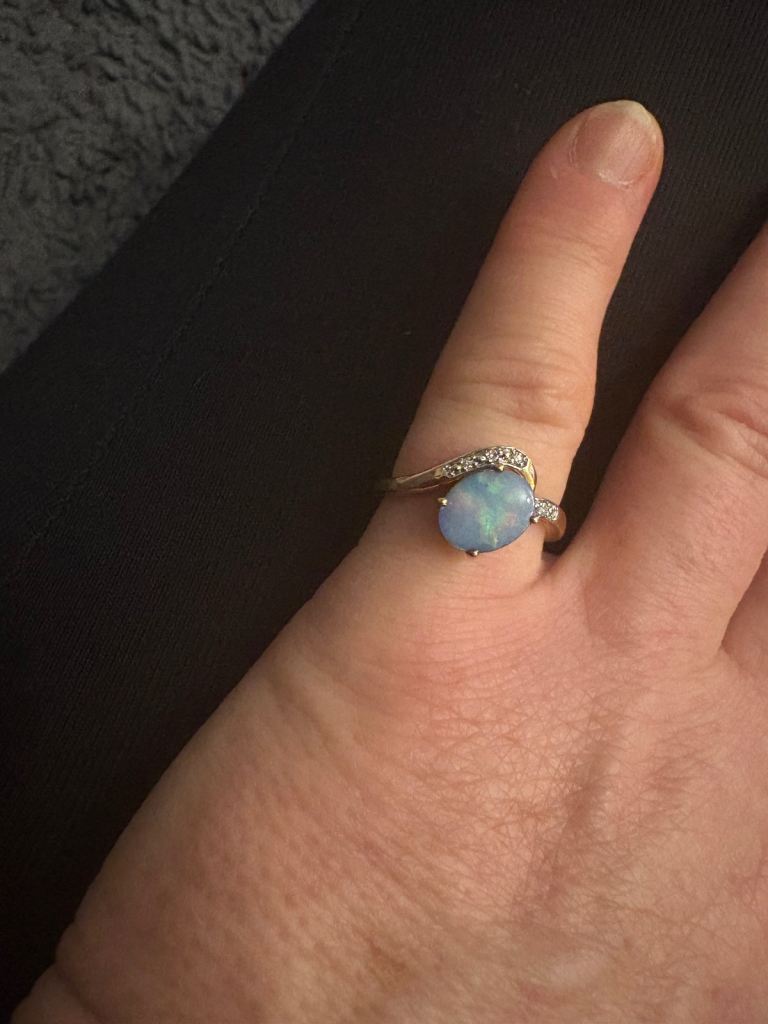 Beautiful Vintage 9ct Gold Black Opal & Diamond Ring Size L