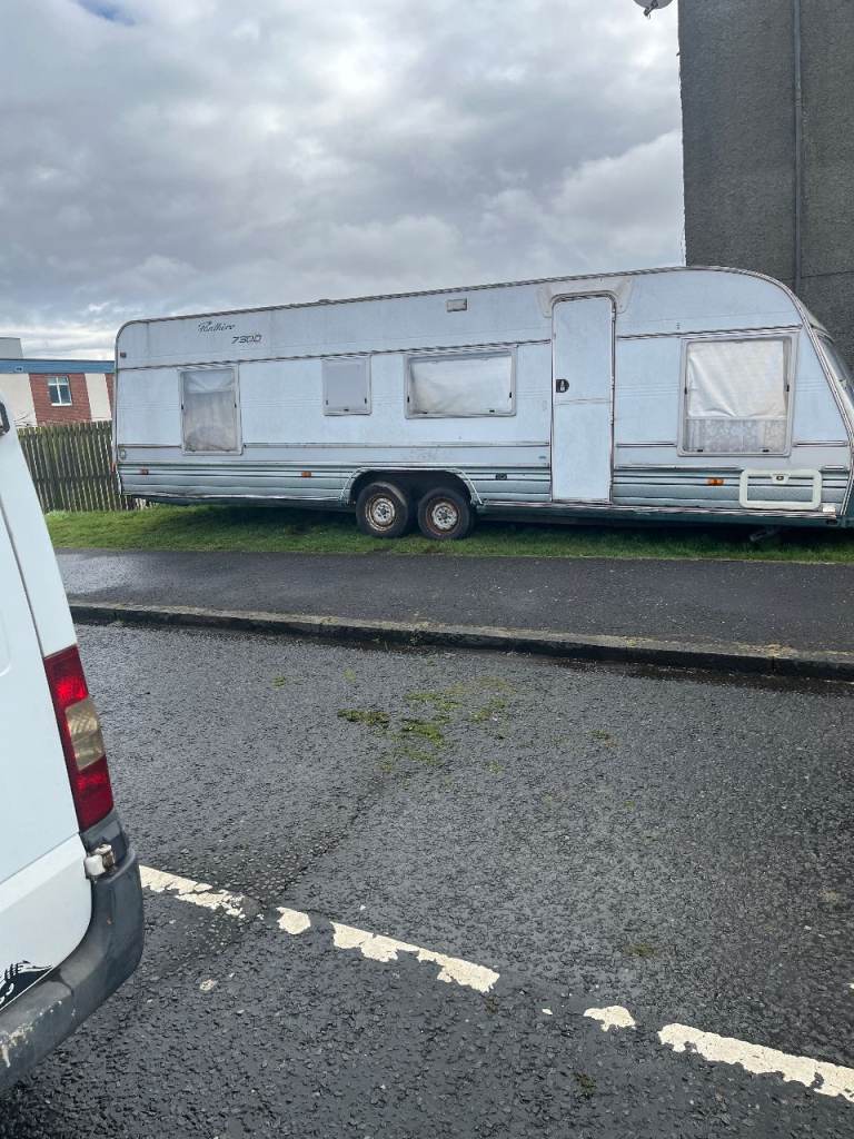 27ft Twin Axle Caravan - Fixed Bed