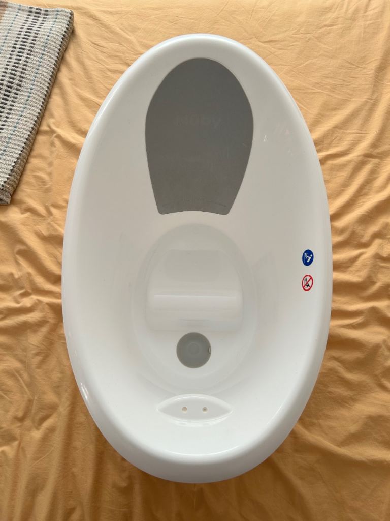 Baby compact bathtub - very good condition 