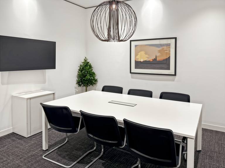 Manchester - M50 1RF \ Flexible Office Space with 4 Desks