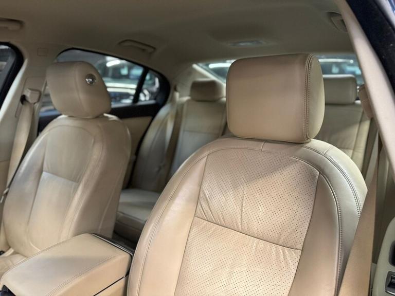 2010 Jaguar XF 3.0d V6 Premium Luxury 4dr Auto SALOON DIESEL Automatic