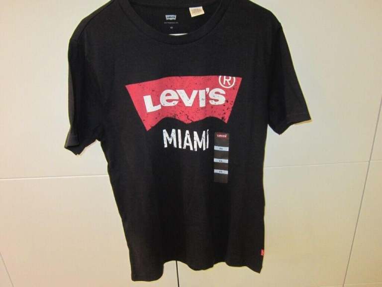 Levi's Miami Batwing Black T Shirt - Size XS New with tags