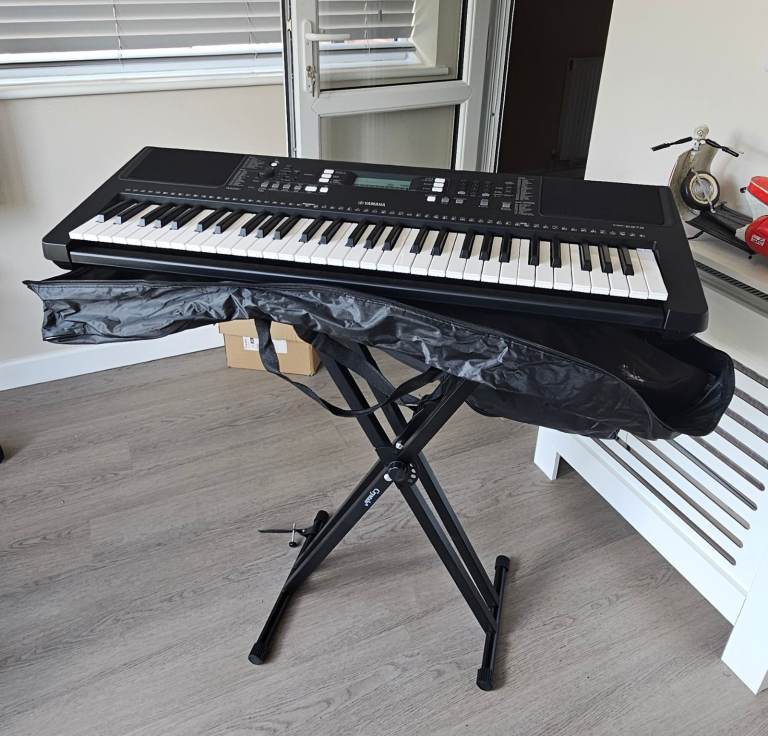 Yamaha PSR-E373 Electric Keyboard with Stand and Carry Bag