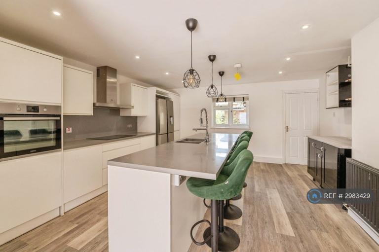 5 bedroom house in Chittock Mead, Basildon, SS14 (5 bed) (#2983429)
