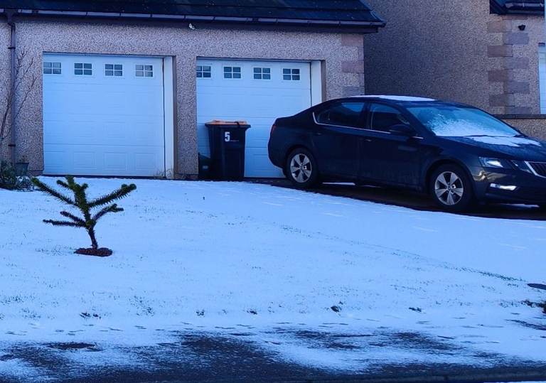 Double garage in Gourdon to rent for storage or parking.