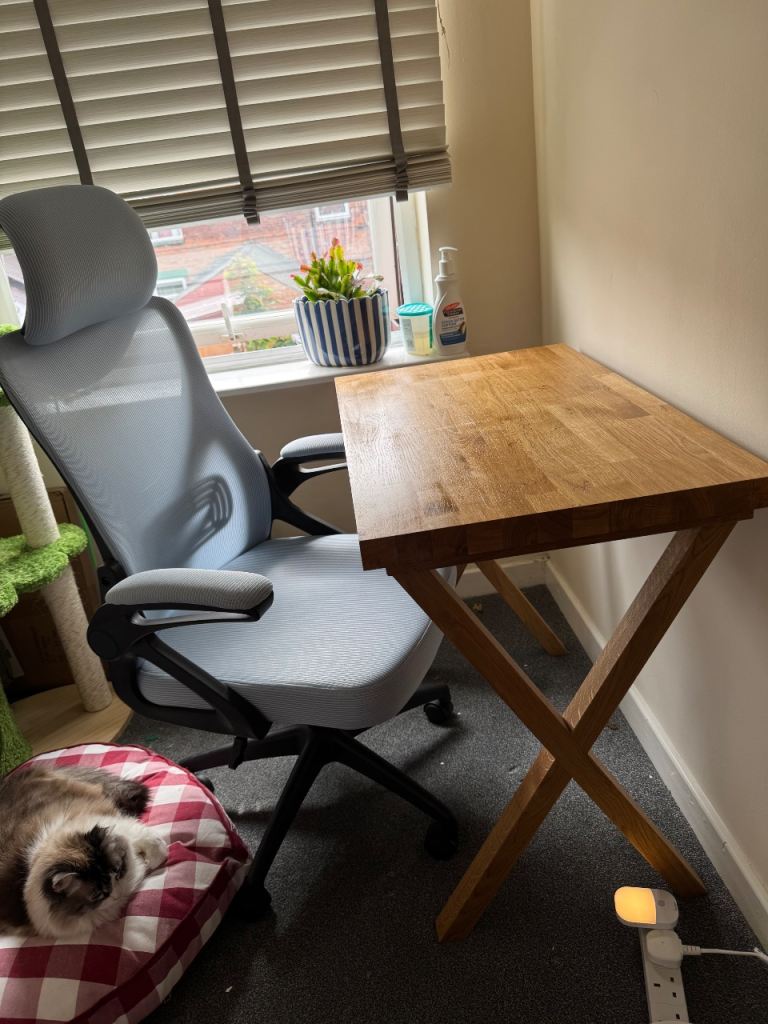 Solid oak small desk & computer chair 