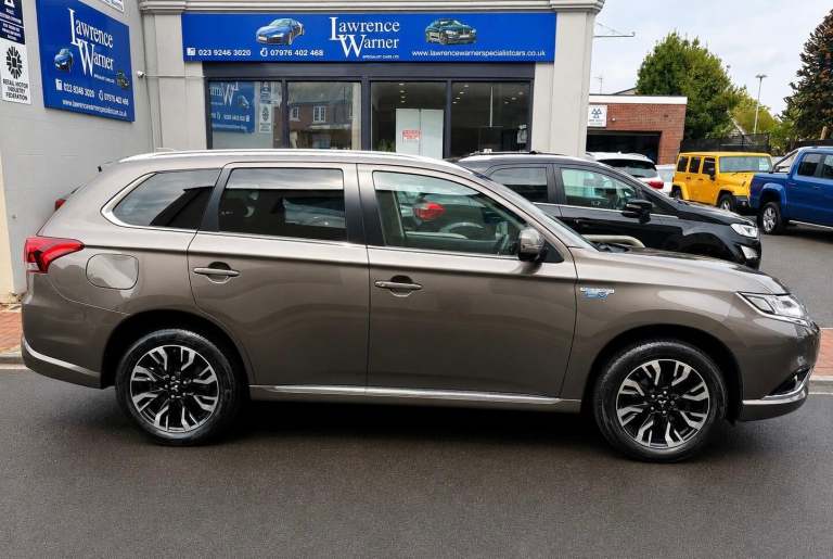 2017 Mitsubishi Outlander 2.0h 12kWh 4hs CVT 4WD Euro 6 (s/s) 5dr ESTATE Petrol/Electric Hybrid A...