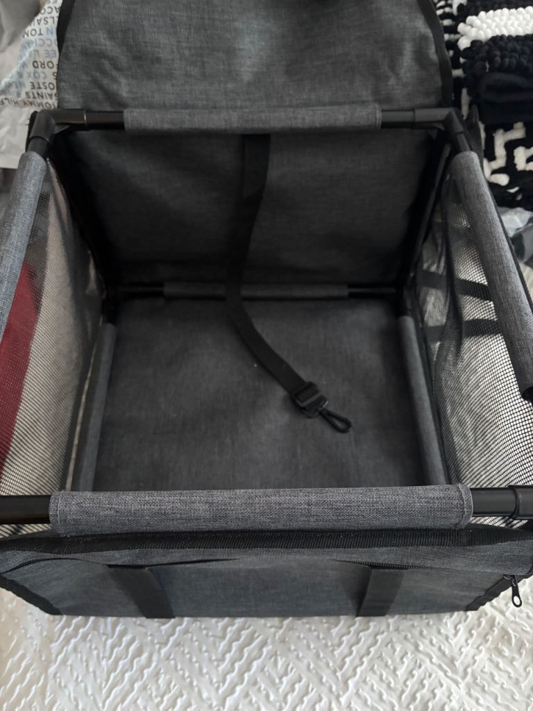 As new pet carseat