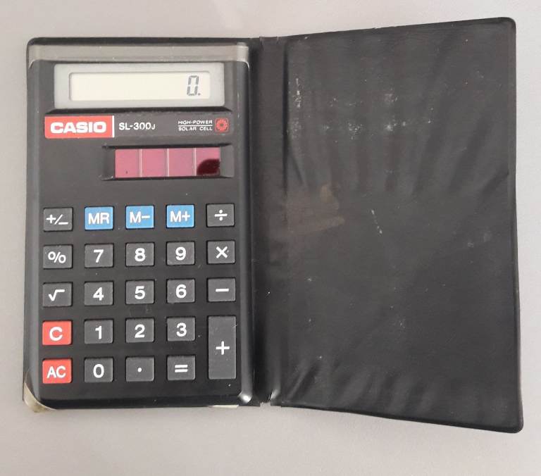 Calculator Casio SL300J and case Vintage 1980’s Solar powered – post or collect