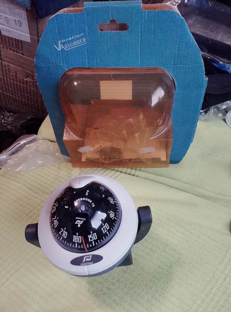 Plastimo Offshore 75 compass with mount