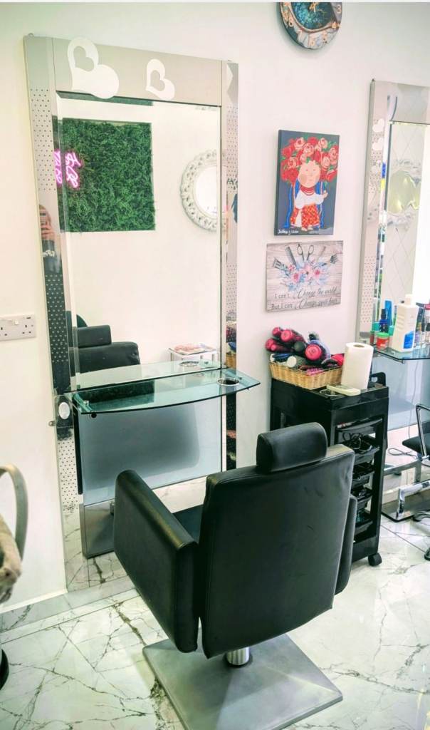 Chair for rent and beauty bed, each £70per day 