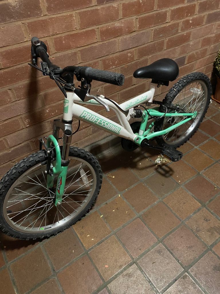 Professional Action Seeker Suspension Kids Bike (Hardly Used, Excellent Condition, Moving Out)