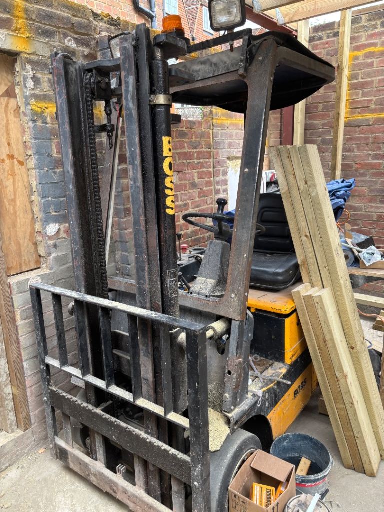 Boss electric fork lift