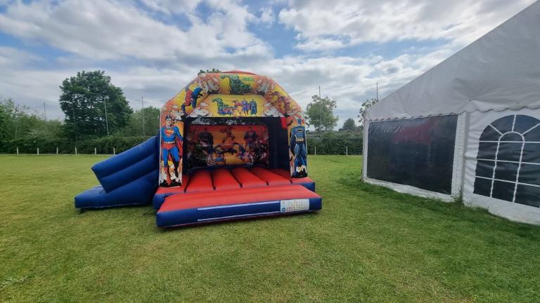 bouncy castles for hire 