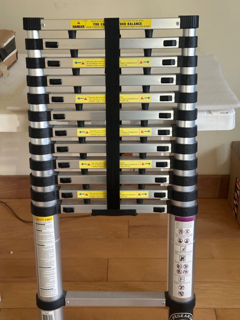 image for Lifegear Uk extending ladder