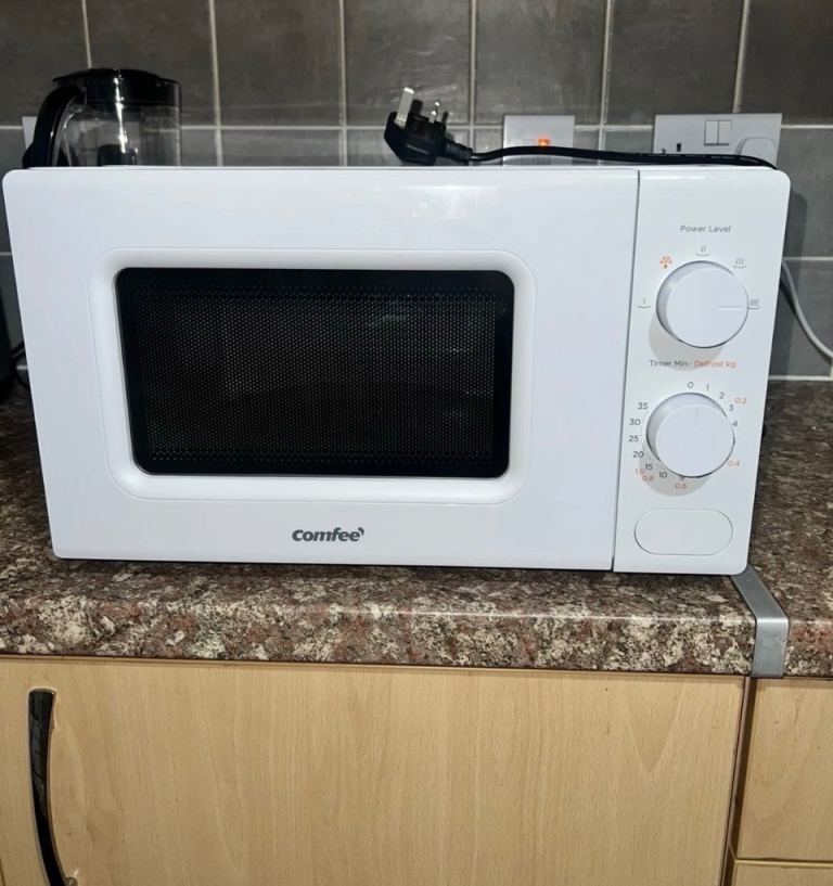 Microwave      Nice condition Bargain10 £