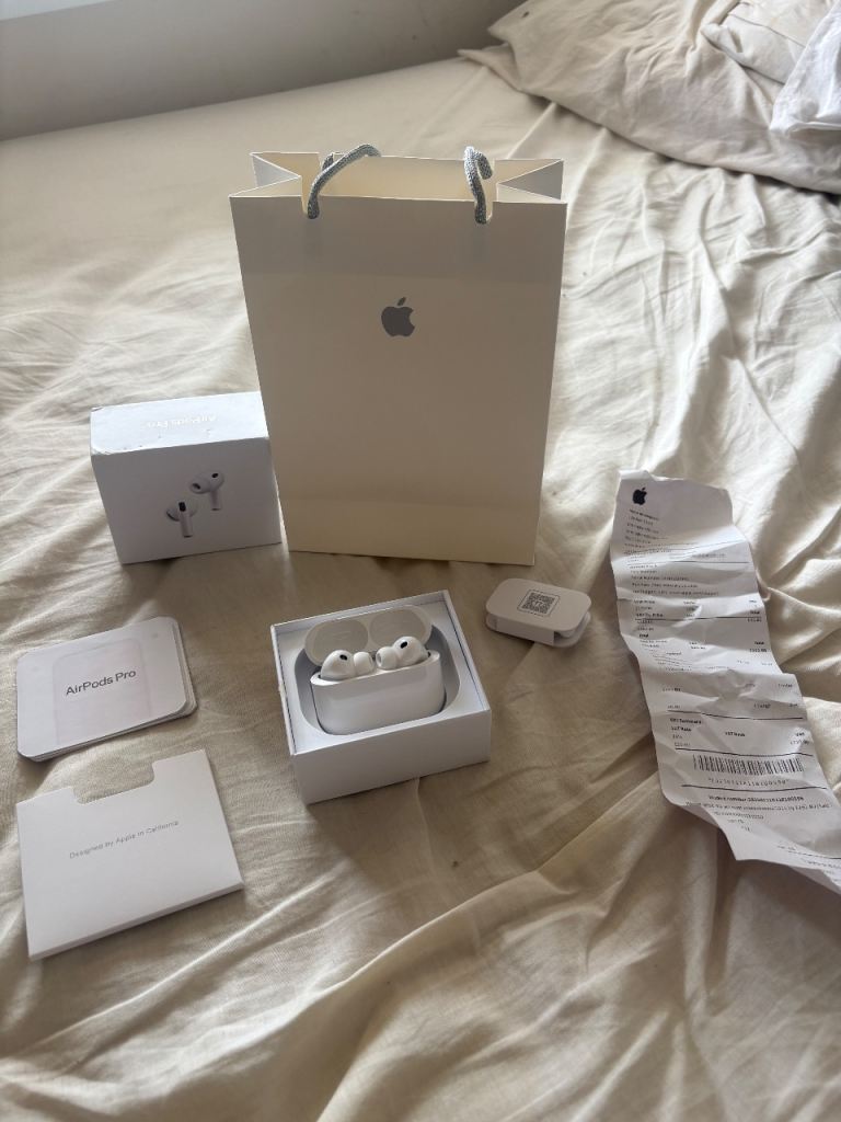 AirPods Pro 3s ( 2025 Version ) Apple Bag + Receipt Included