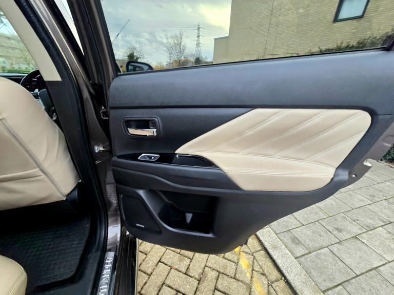 2018 Mitsubishi Outlander 2.0 PLUG-IN HYBRID 1YEAR MOT HPI CLEAR NEWLY SERVICED 3 MONTHS WARRANTY...