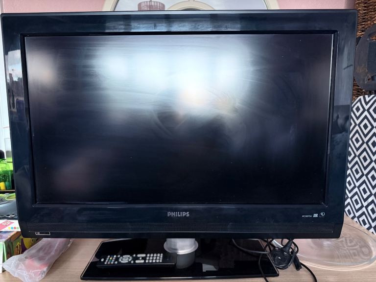 Philips Flat Screen TV with Remote – Good Condition