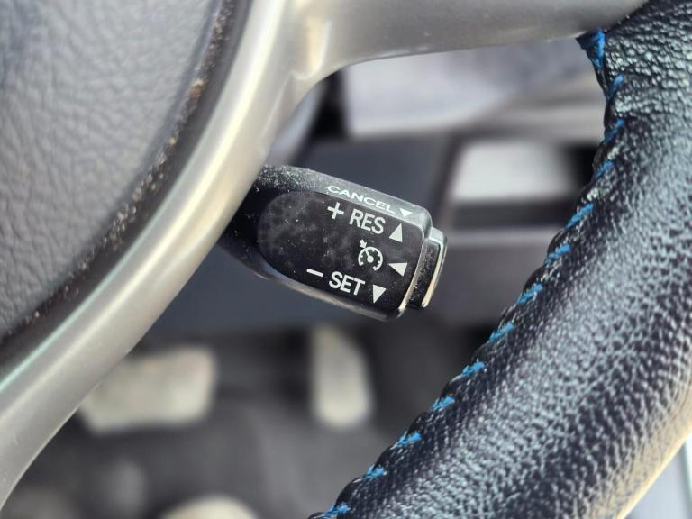 2014 Toyota Yaris 1.5 VVT-h Trend Hatchback 5dr Petrol Hybrid CVT Euro 5 (101 ps) Hatchback Hybri...