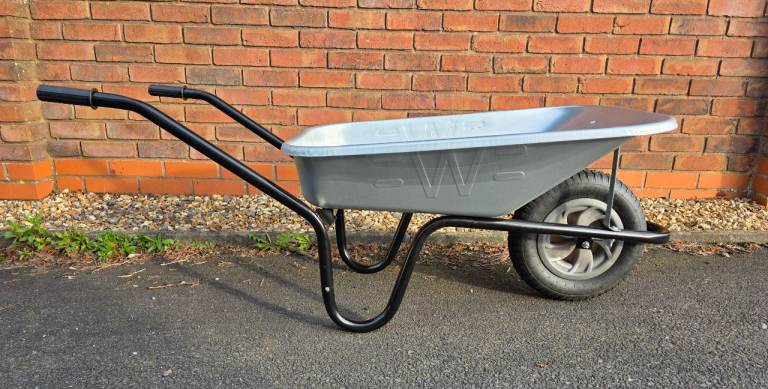 NEW STEEL WHEELBARROWS AVAILABLE 