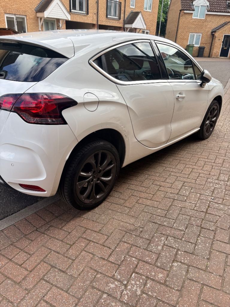 Citroen, DS4, Hatchback, 2013, Manual, 1560 (cc), 5 doors