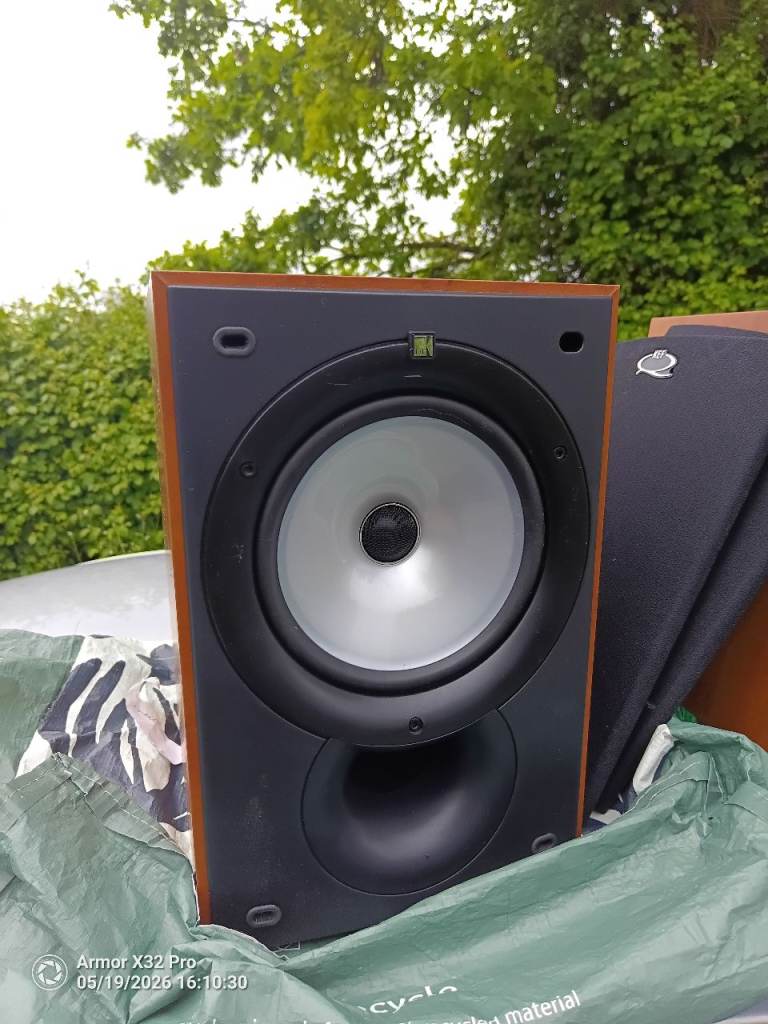 Kef Q15.2 bookshelf speakers