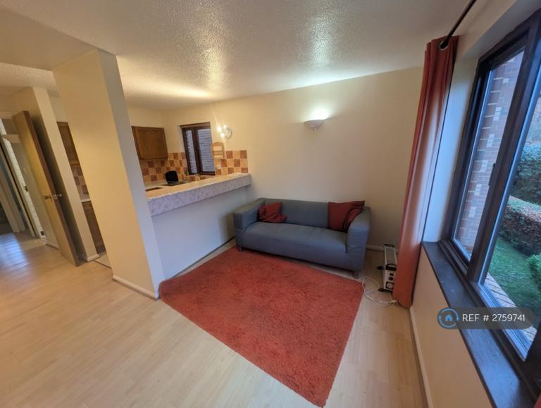 1 bedroom flat in Pelham Rd, London, SW19 (1 bed) (#2759741)