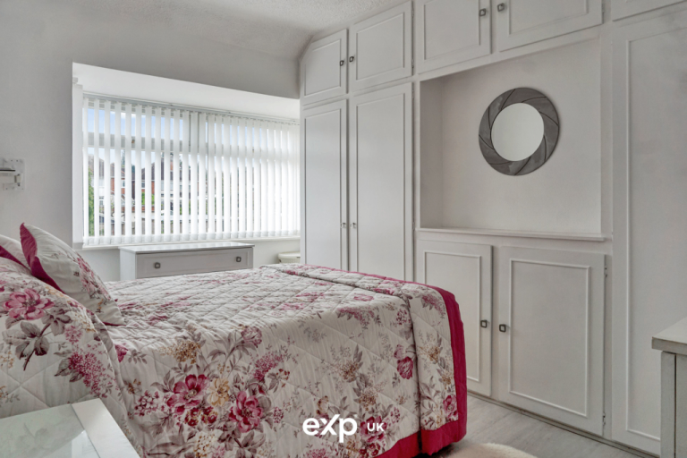 Spacious 3-Bed Flat for Rent B68 8NY