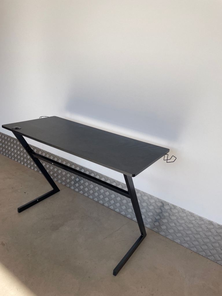 Carbon fibre style desk 