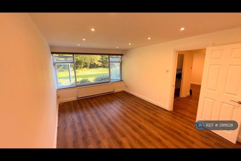 1 bedroom flat in Davos Close, Woking, GU22 (1 bed) (#2911628)