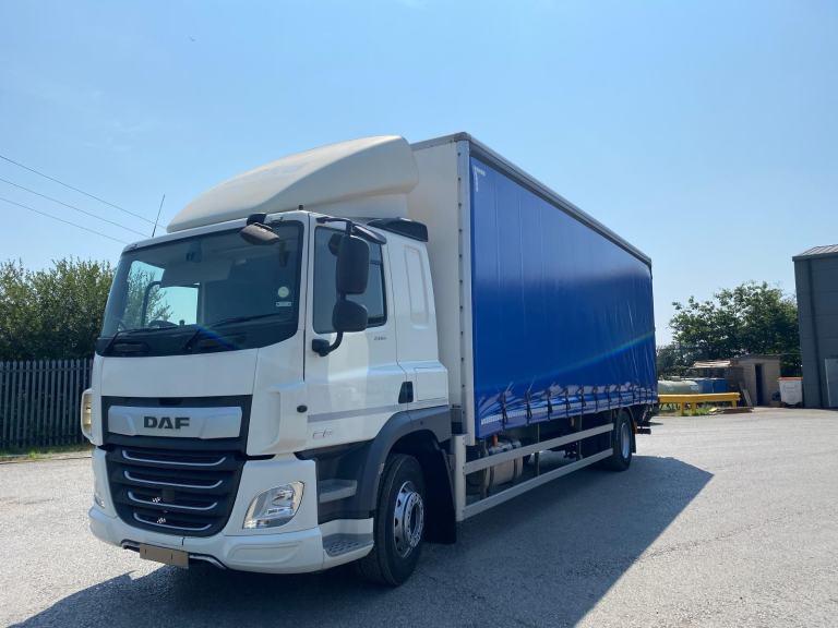 2019/19 DAF CF 18 TONNE CURTAINSIDER SLEEPER CAB WITH TUCK UNDER TAIL LIFT