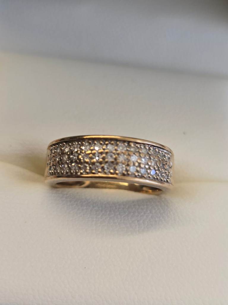 9CT GOLD DIAMOND ENCRUSTED BAND
