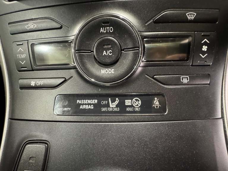 TOYOTA AURIS 1.8 VVT-h T4 2012