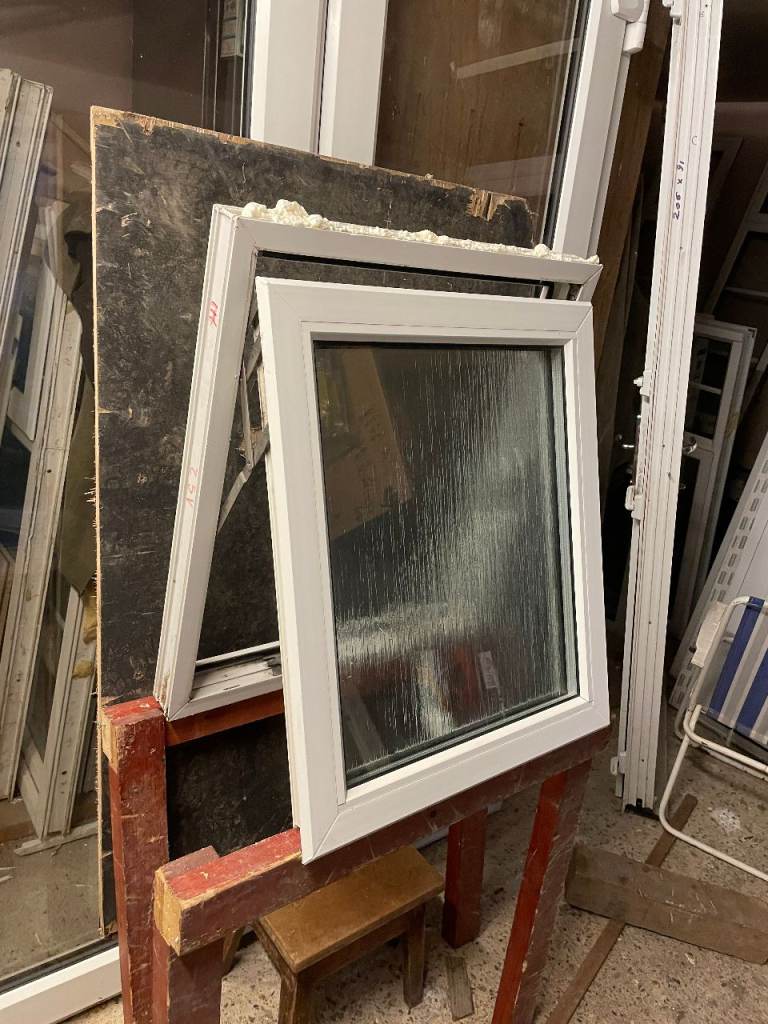 H 71.5 x W 61.5 cm - SMALL UPVC DOUBLE GLAZED WINDOW - OBSCURE GLASS (REF: SJ471) 