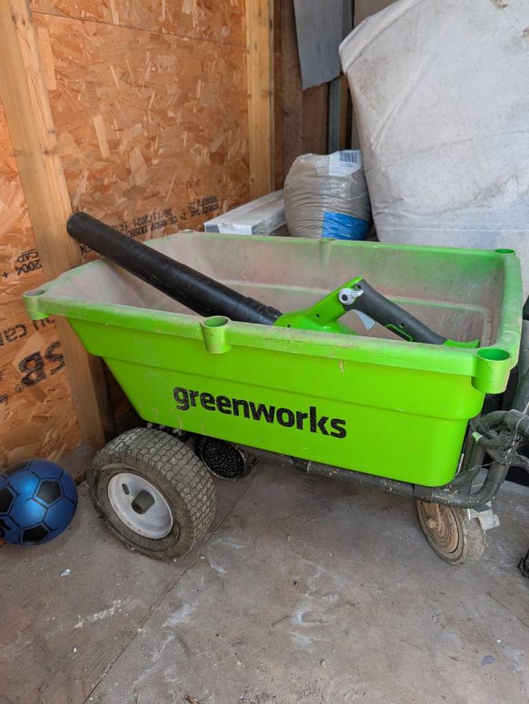 Electric wheelbarrow and blower 