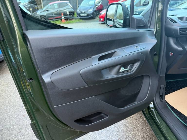 2025 Citroen Berlingo 100kW Plus XL 52kWh 5dr Auto [7 Seat] MPV ELECTRIC Automatic