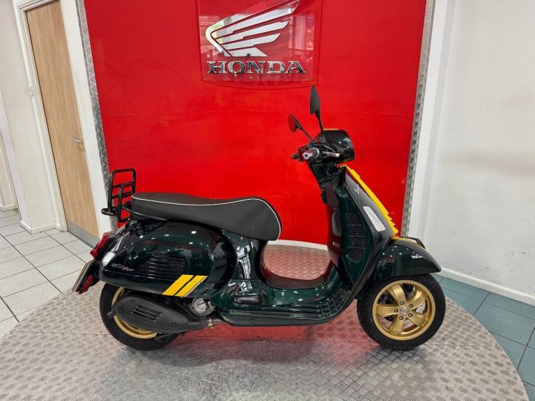 2022 '22'  Piaggio Vespa GTS 300 RACING SIXTIES