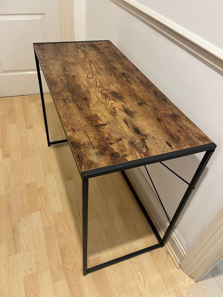 Small desk, ideal for narrow spaces