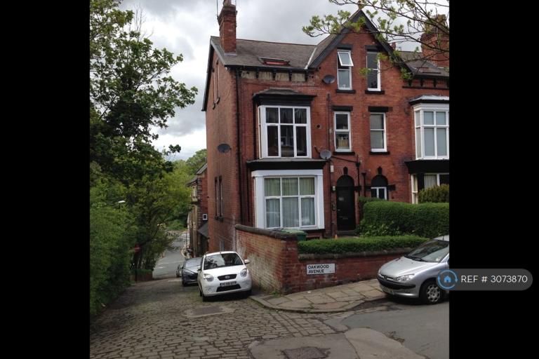 2 bedroom flat in Oakwood Avenue, Leeds, LS8 (2 bed) (#3073870)