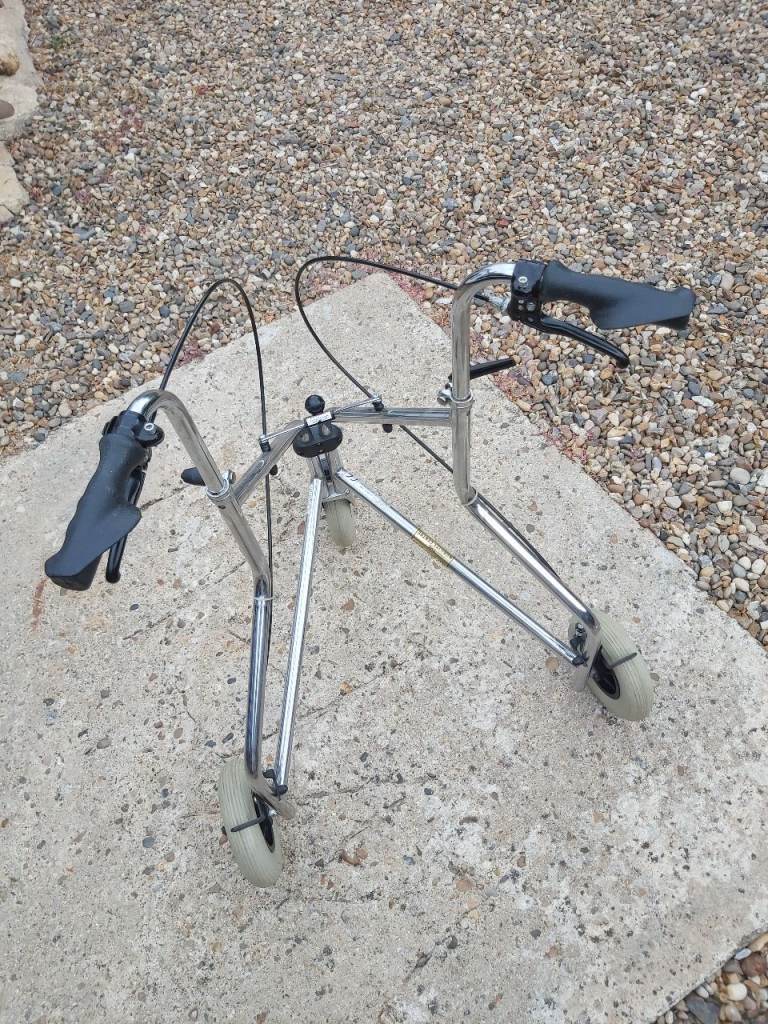 Foldable 3 Wheeled Walker