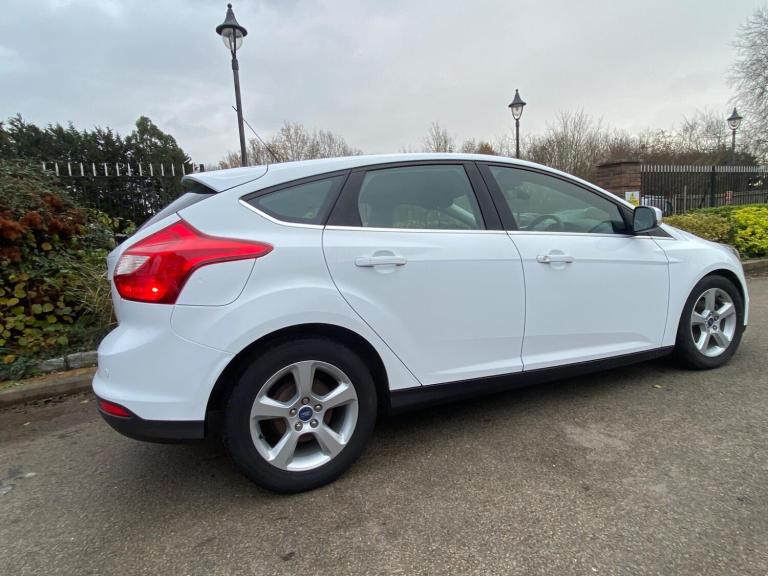 2014 Ford Focus 1.0 EcoBoost Zetec Navigator 5dr HATCHBACK PETROL Manual