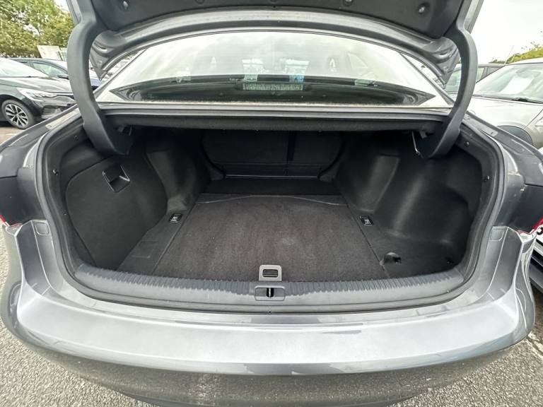 2017 Lexus IS 2.5 300h Premier Saloon 4dr Petrol Hybrid E-CVT Euro 6 (s/s) (223 ps) Saloon PETROL...