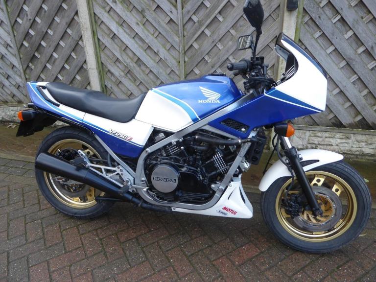 HONDA VF 750 F A REG 18,865 MILES STARTS RUNS NEEDS A  SERVICE TAX-MOT EXCEMPT