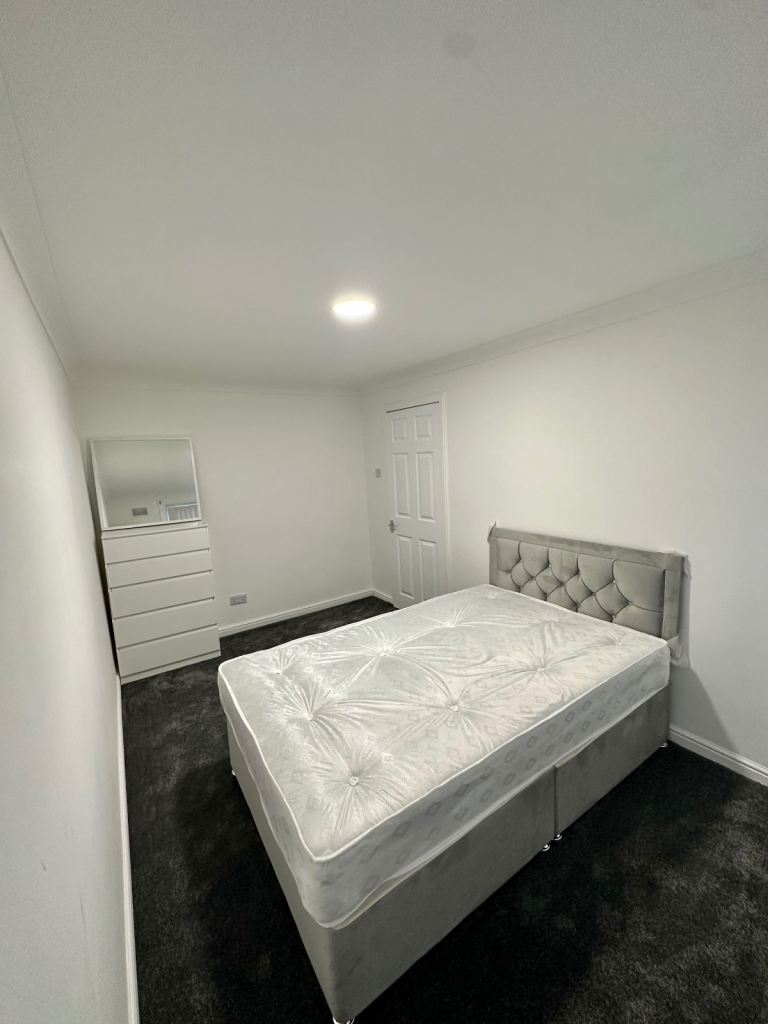 3 Rooms for rent near kingdom shopping centre! Female preferred 