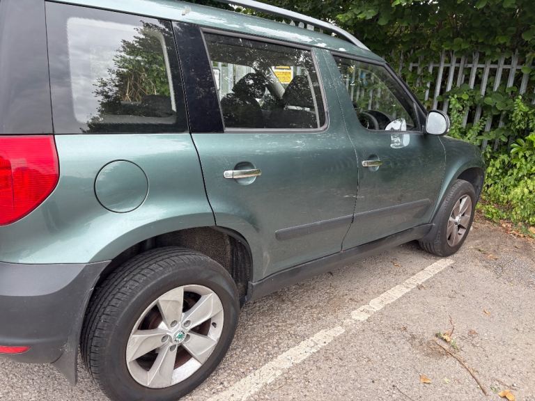 Skoda, YETI, Hatchback, 2012, Manual, 1968 (cc), 5 doors