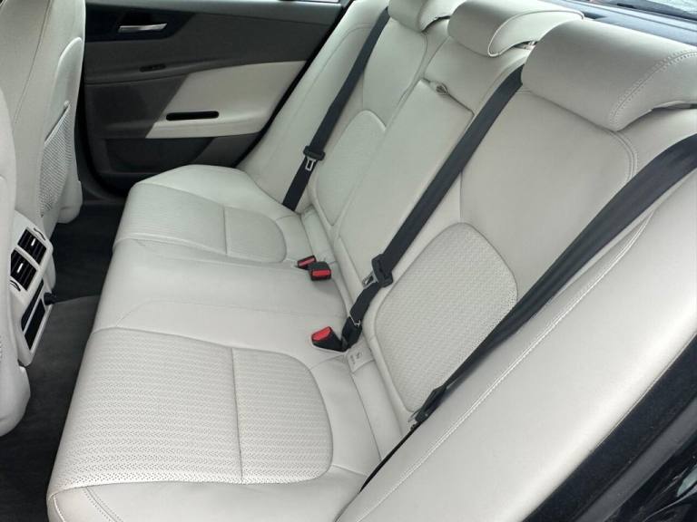 2016 65 JAGUAR XE 2.0D PORTFOLIO SALOON 4DR DIESEL AUTO EURO 6 (S/S) (180 PS) DI