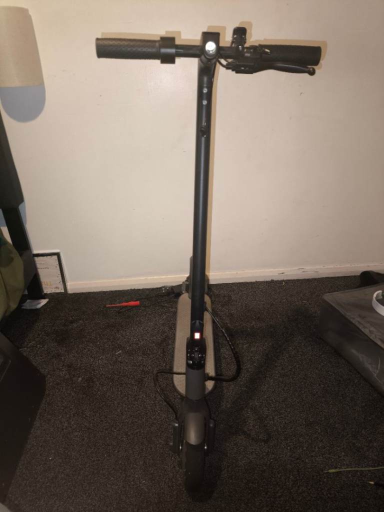 RICEEL R30 Electric Scooter 350W - Good Condition (With Charger)